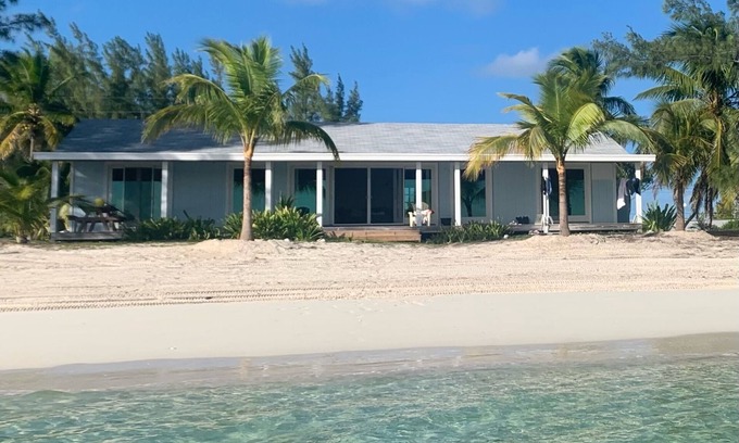 Cherokee House | Beautiful Oceanfront Home in Casuarina Point