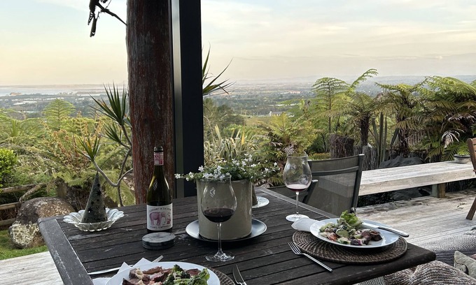 Katikati House | Beautiful Ocean View from Waihi Beach -Mt Maunganui, Private Rustic country home