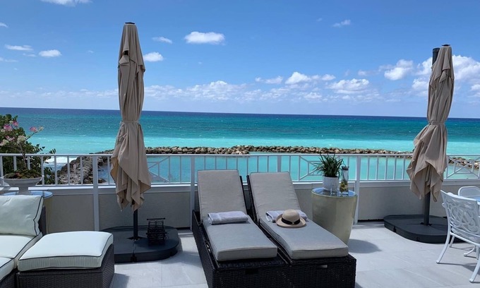 Seven Mile Beach Condo | Beautiful Oceanfront 3 bed condo on Seven Mile Beach