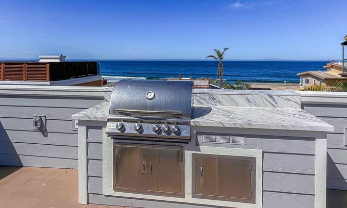 Downtown House | Beautiful Oceanview home with outdoor grill and spacious rooftop
