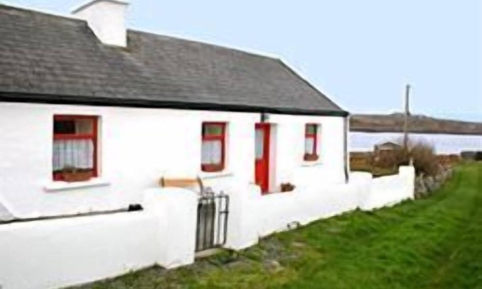 Inishnee Apartment | Beautiful old style cottage with sea views