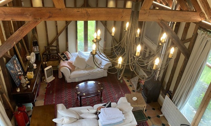 Petworth House | Beautiful one Bed Barn in national park 1 hr from London with small pool