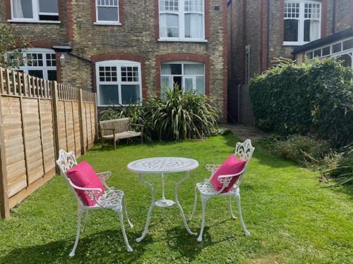 Fortis Green Apartment | Beautiful one bed garden flat in Muswell hill