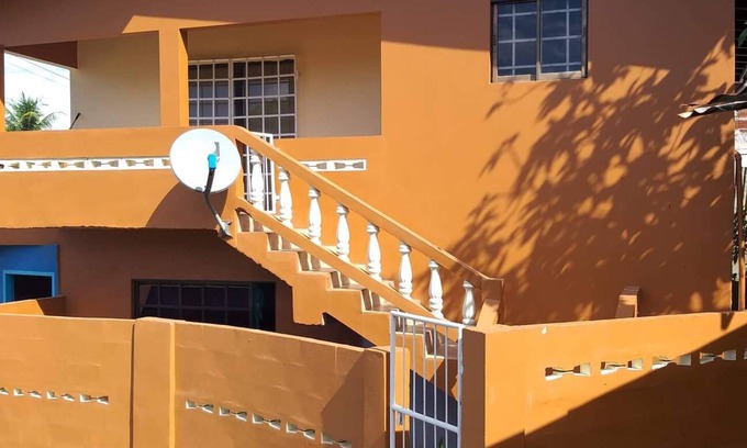 Blanchisseuse Villa | Beautiful Paradise Hill Villa near Beach