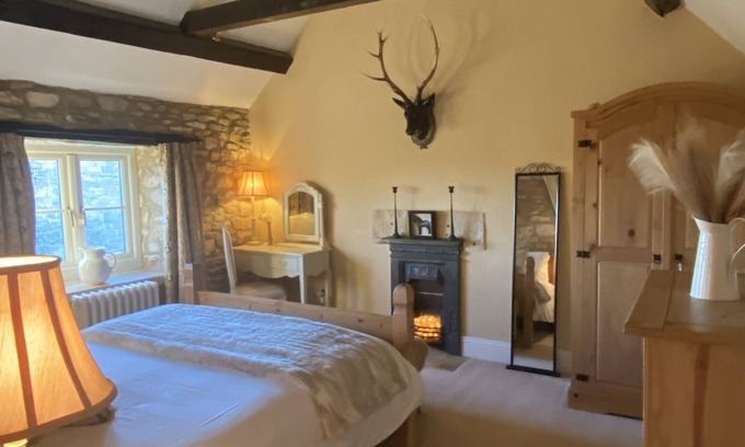 France Lynch House | Beautiful peaceful village location, gorgeous views across the valley in AONB.