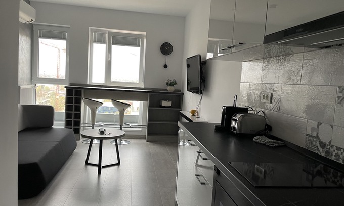 Militari Apartment | Beautiful Penthouse Lakeview W18