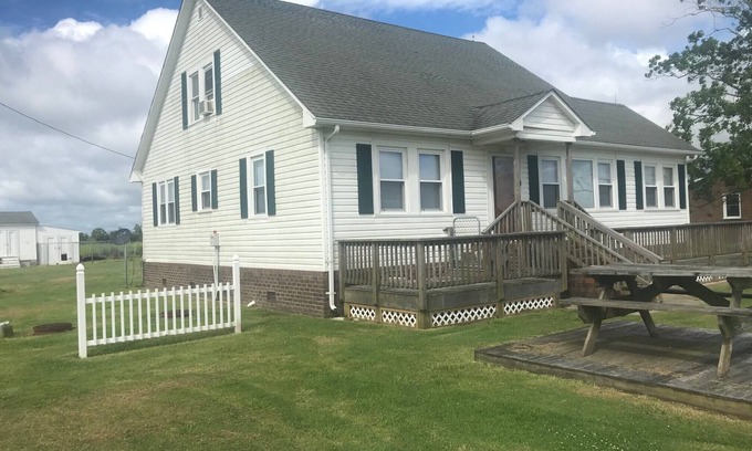 Engelhard House | Beautiful pet friendly lodge in a quaint fishing village and sleeps 16