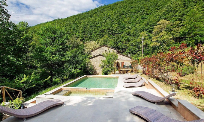 Sansepolcro Villa | Beautiful private villa with hot tub, private pool, WIFI, TV, patio, pets allowed and parking