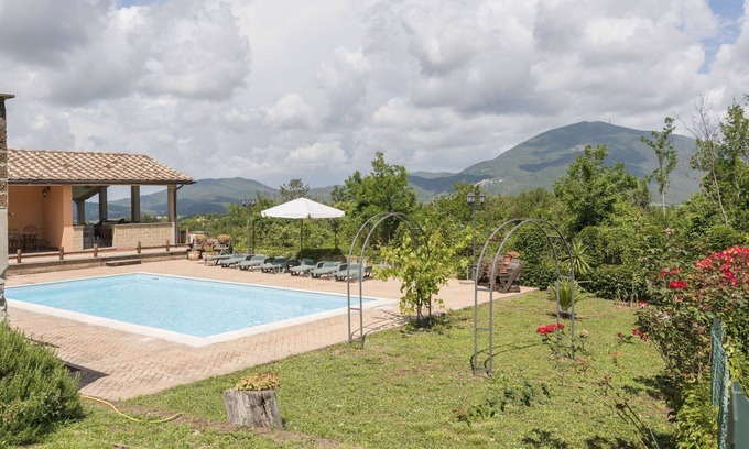 Casperia Villa | Beautiful private villa for 6 people with private pool, WIFI, TV, terrace, pets allowed and park.