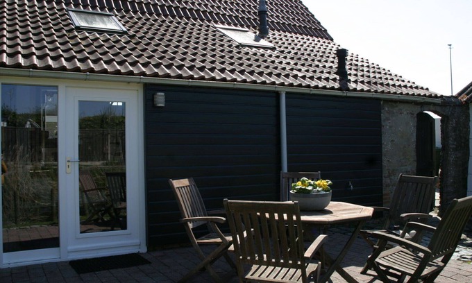 Schoondijke House | Beautiful private villa for 4 people with WIFI, TV, terrace, pets allowed and parking
