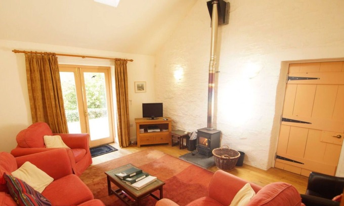 Machynlleth House | Beautiful private villa for 6 people with WIFI, TV, patio, panoramic view and parking