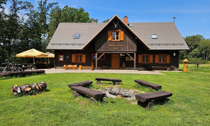 Byst Villa | Beautiful private villa for 12 guests with WIFI, TV, pets allowed and parking