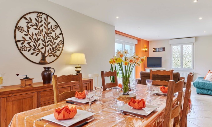 Le Vretot House | Beautiful private villa for 5 guests with WIFI, TV, patio, pets allowed and parking