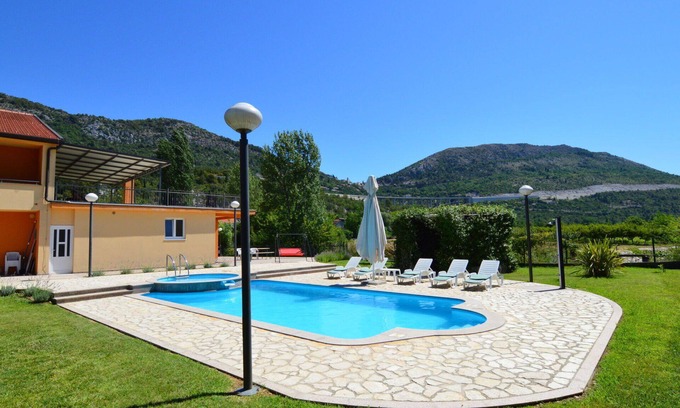 Dusina House | Beautiful private villa for 12 people with WIFI, hot tub, A/C, private pool, TV, terrace and par.