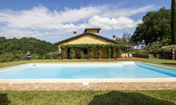 San Giovanni Valdarno Villa | Beautiful private villa with private pool, WIFI, TV, terrace, pets allowed, panoramic view, parking