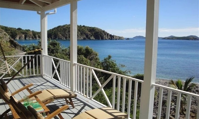 East End House | Beautiful - Private - Romantic - Waterfront - Escape