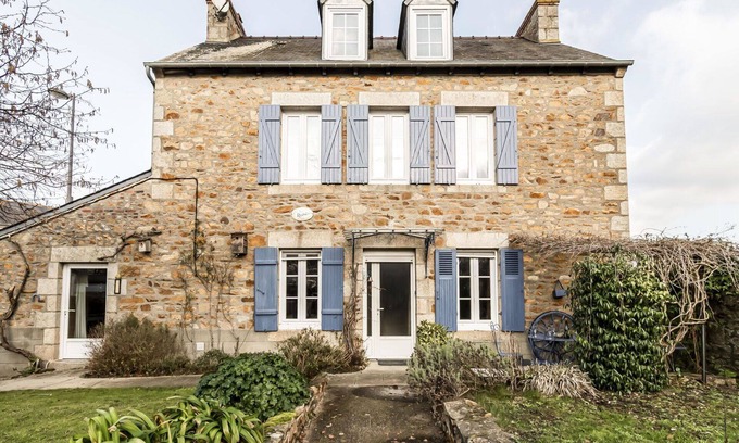 Yffiniac House | Beautiful private villa for 8 guests with WIFI, TV and pets allowed