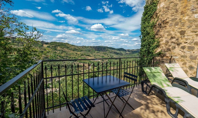 Seggiano House | Beautiful private villa with A/C, WIFI, hot tub, TV, terrace, panoramic view and parking
