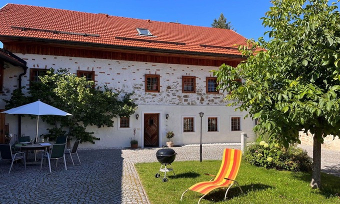 Regau Villa | Beautiful private villa for 8 guests with WIFI, TV, terrace and pets allowed