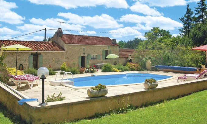 Blanquefort-sur-Briolance Villa | Beautiful private villa with A/C, WIFI, private pool, TV, terrace, pets allowed and parking