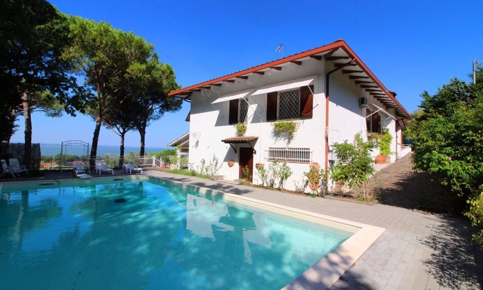 San Feliciano Villa | Beautiful private villa for 5 guests with WIFI, pool, TV, pets allowed and parking