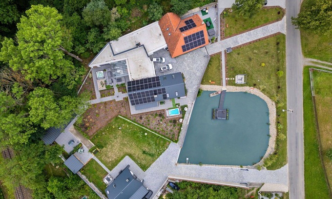 Dolni Laz House | Beautiful private villa for 6 guests with WIFI, hot tub, A/C, TV, terrace, pets allowed and park.
