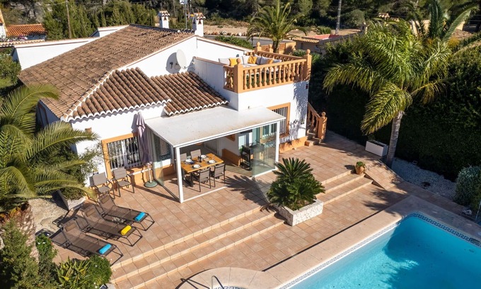 Costa Nova House | Beautiful private villa for 6 people with A/C, WIFI, private pool, TV, patio and parking