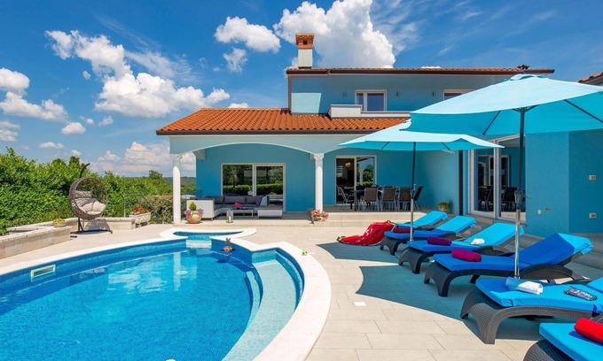 Rogocana House | Beautiful private villa for 8 guests with A/C, WIFI, private pool, TV and patio