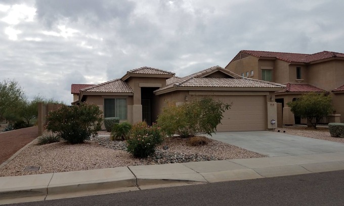 Buckeye House | Beautiful Property with Jacuzzi In Buckeye Sleeps 8