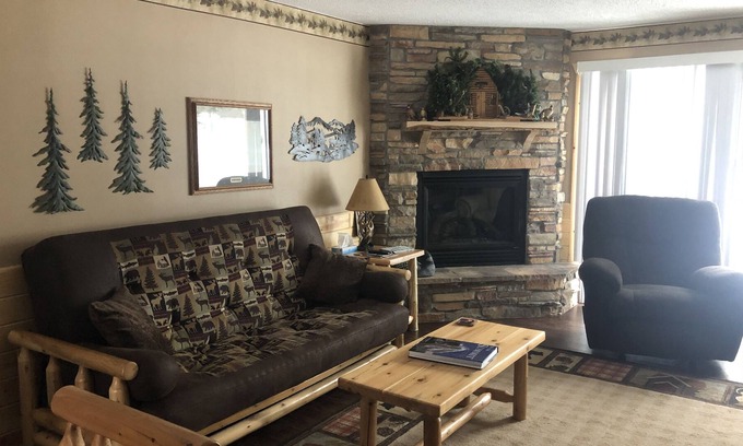 Hill City House | Beautiful Quadna Mountain Townhouse w/ Hill Lake Beach, Access & DOCK!
