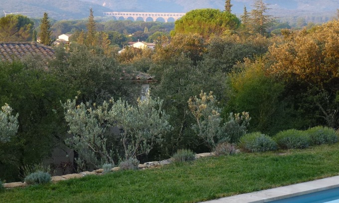 Castillon-du-Gard House | Beautiful, quiet apartment with magnificent view of the Pont du Gard