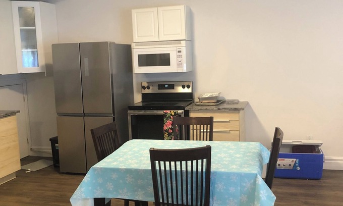 Barrie Apartment | BeAuTiFuL RaVen property near the Lake