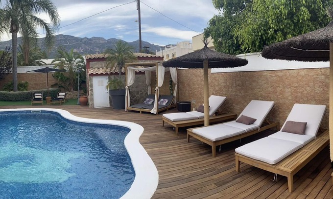 Alcanar Ski Chalet | Beautiful Relaxing Villa with Private Pool