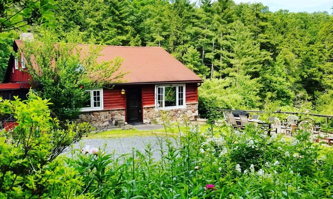Wurtsboro Cabin | Beautiful, remote Catskills cabin over waterfall with amazing views & hot tub