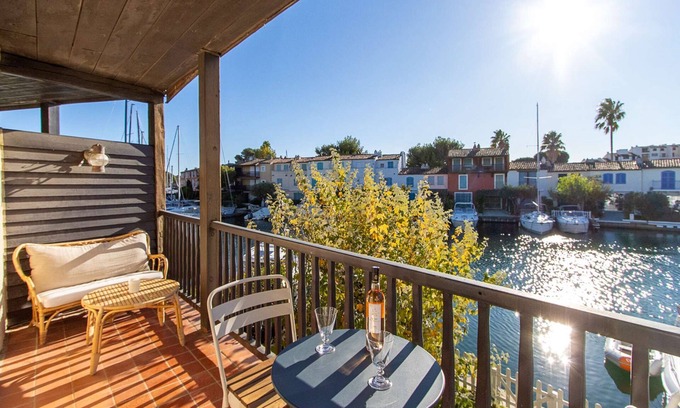Port Grimaud Apartment | Beautiful renovated 2-room apartment in Port GrimaudSouth - WIFI