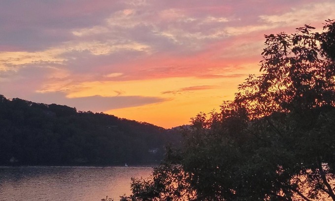 New Fairfield House | Beautiful Renovated Direct Waterfront Candlewood Lake Home~Views~Weekly Discount