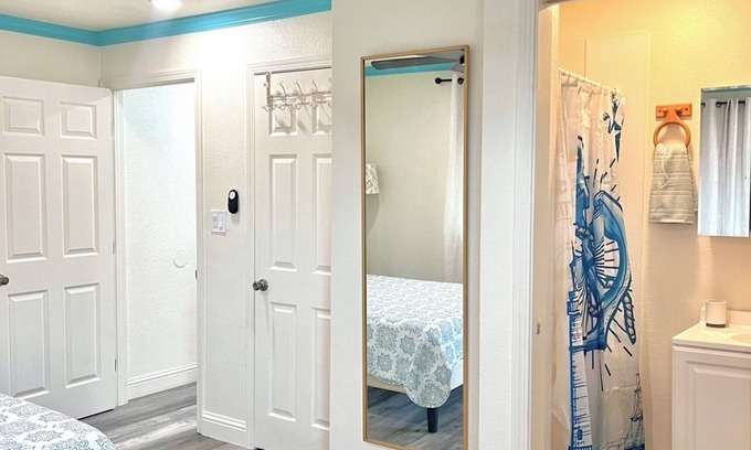 Eastside Santa Cruz House | Beautiful retreat- 5 min walk from the Beach!