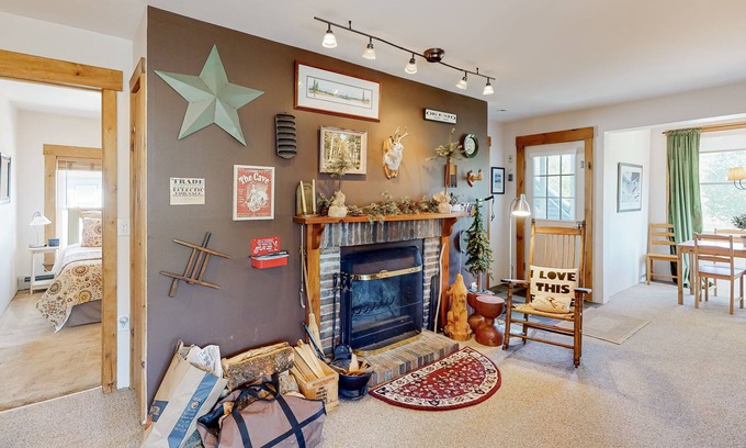 Proctorsville Condo | Beautiful retreat close to Okemo with free WiFi, private washer/dryer