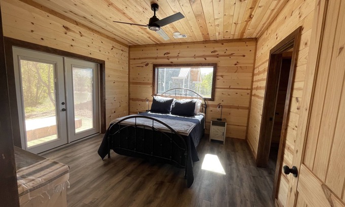 Golden Cabin | Beautiful River front cabin! 3bed,3bath!