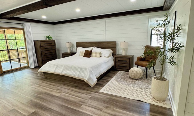 Branford Apartment | Beautiful river front studio with dock and adjacent boat ramp