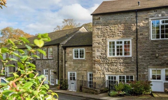 Airton Apartment | Beautiful Riverside Cottage Apartment in Malhamdale for 1 to 4 people.