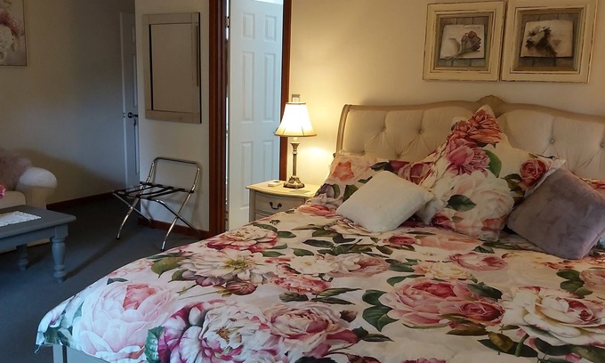 Balingup Bed & Breakfast | Beautiful room, a comfy king bed, includes a delicious continental breakfast.