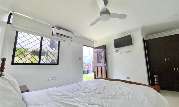 Kennedy Apartment | Beautiful Room in Ciudadela Las Garzas, next to San Marino, Guayaquil