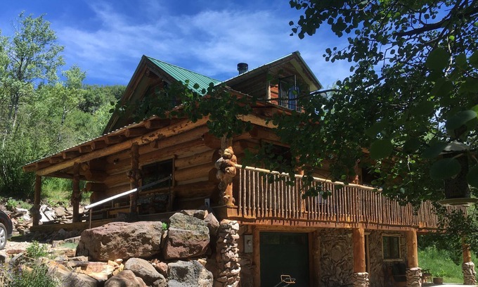 Afton Cabin | BEAUTIFUL RUSTIC MOUNTAIN CABIN-FAMILY OUTDOORS-ARTIST-PARADISE-4 bed 2 bath
