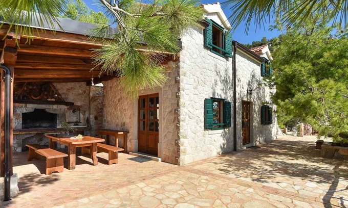 Zastrazisce Villa | Beautiful rustic stone villa on the island of Hvar