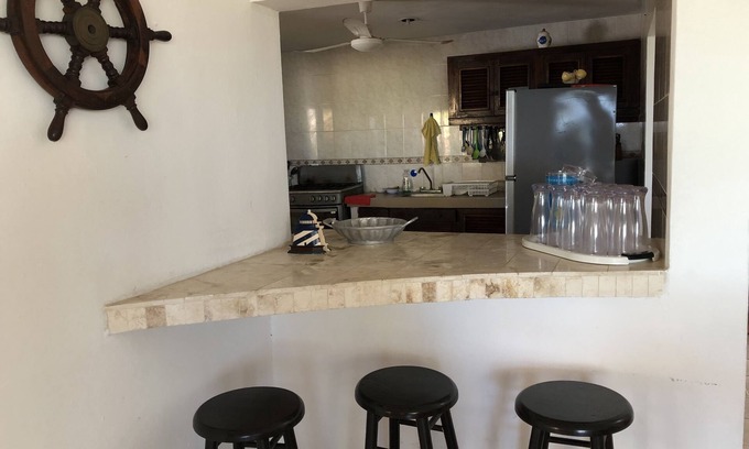 Ixil House | Beautiful seaside beach house