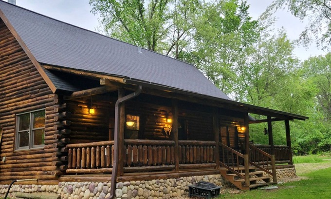 Putnam Cabin | Beautiful & Secluded Cabin by Lake Thunderbird