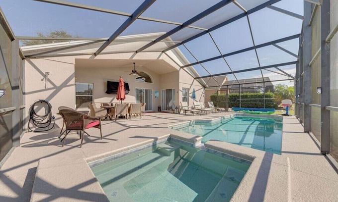 Highgate Park House | Beautiful south facing pool house, close to disney