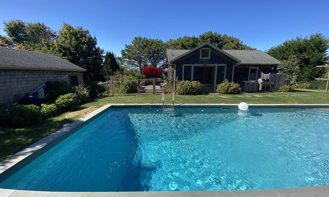 Shinnecock Hills Cottage | Beautiful Southampton Cottage with Saltwater Pool steps from Bay