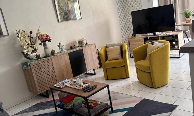 Les Sablettes Apartment | Beautiful, spacious garden apartment. 800m from the beach.